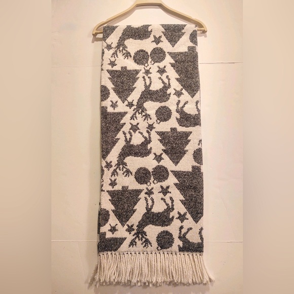 🎁Texteis Penedo Holiday Throw Blanket - Iced Charcoal - Picture 2 of 7